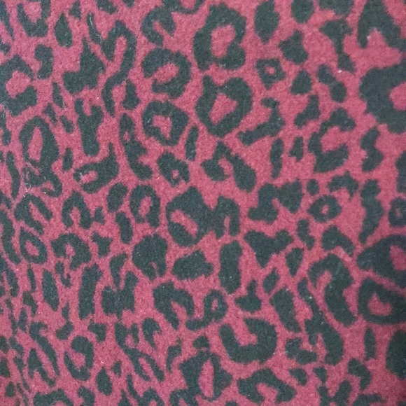 Ellen Tracy Burgundy Leopard Print Top - Picture 3 of 6